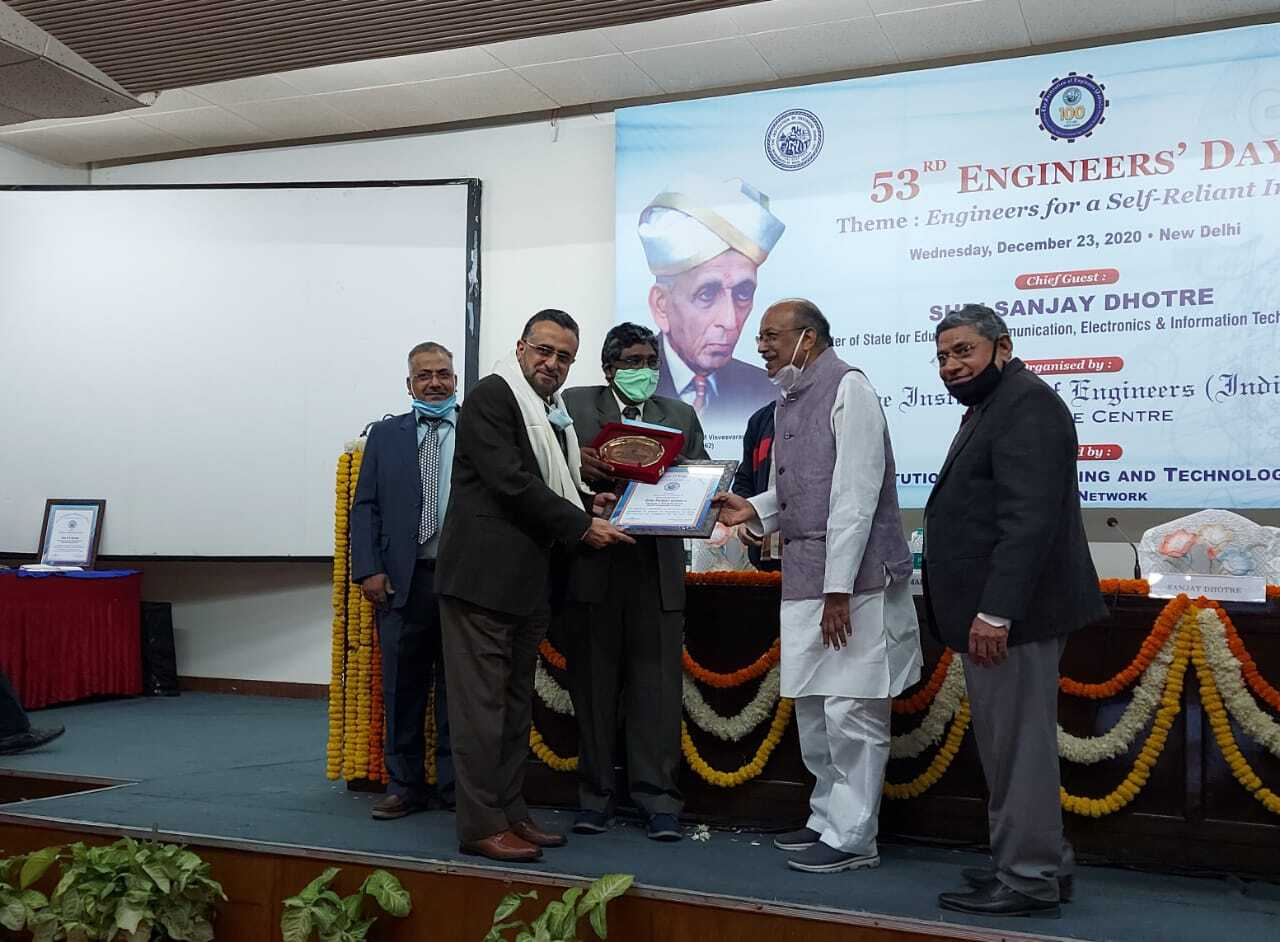 श्री पुनीत चावला, सीएमडी / रेलटेल को एमिनेंट  इंजीनियर्स अवार्ड से सम्मानित किया गया